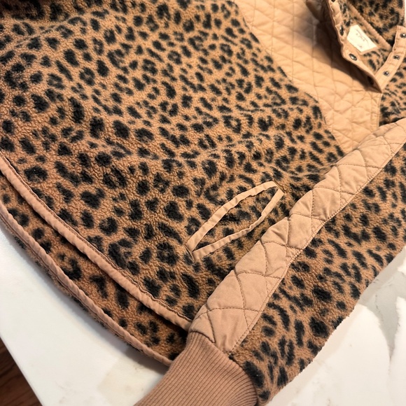 Abercrombie and Fitch quarter snap fleece leopard womens medium - Picture 3 of 5